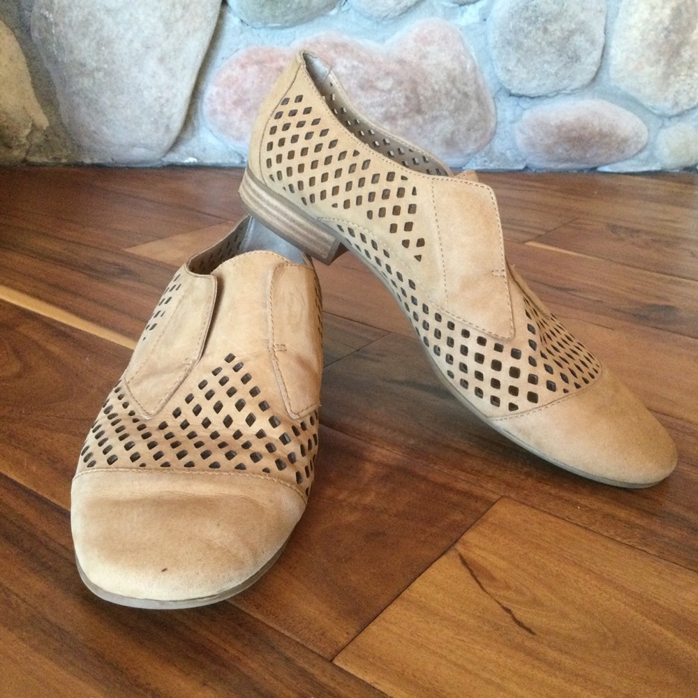 ✔️ Franco Sarto Anderson Perforated Leather Loafers Ladies Size 8